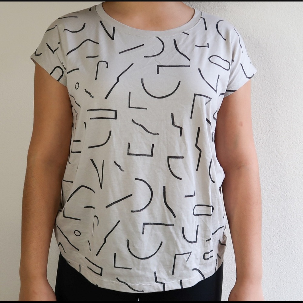 Uniqlo Artsy Design Fitted T-shirt